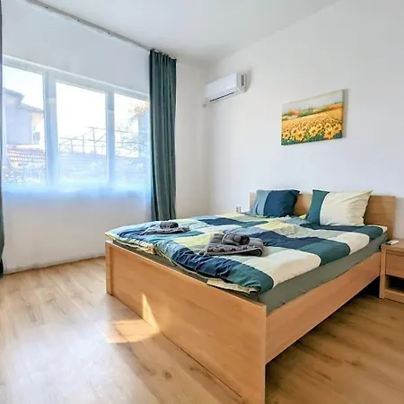 2bdrm Peaceful Escape With Free Parking Apartamento