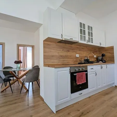2bdrm Peaceful Escape With Free Parking Apartamento